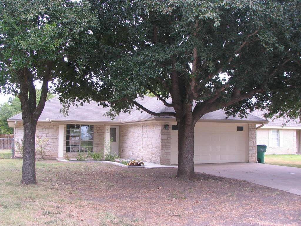 2402 Northlawn DR, Taylor, TX 76574