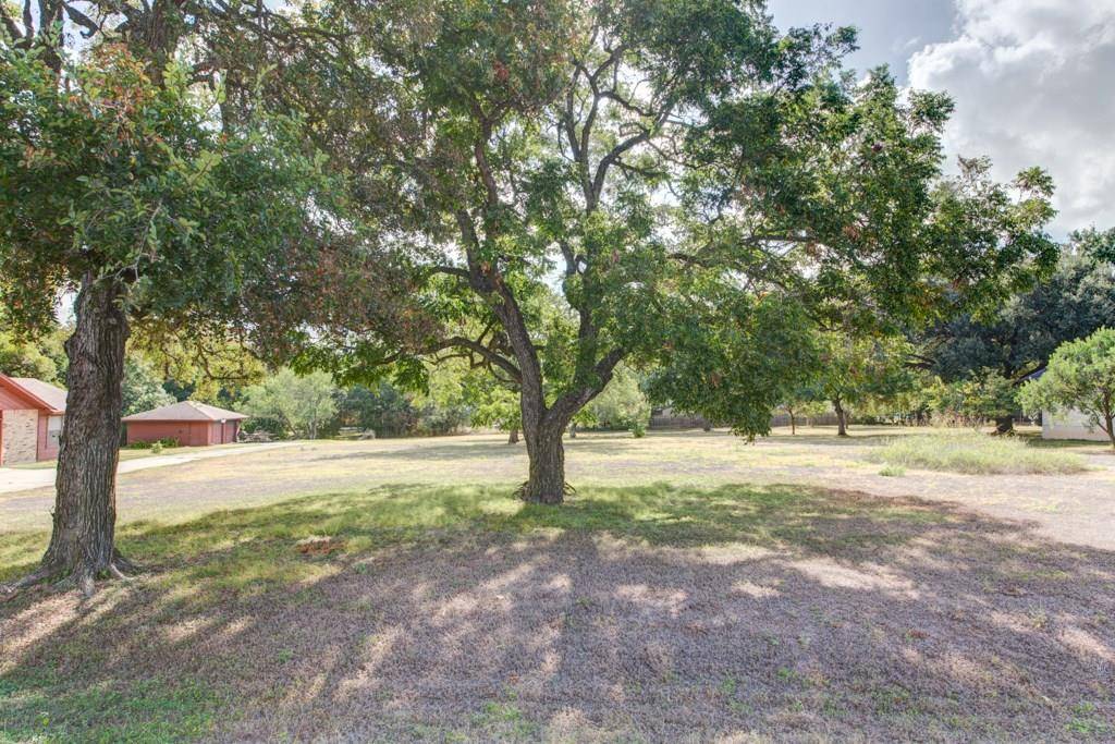 318 Shrike DR, Buda, TX 78610
