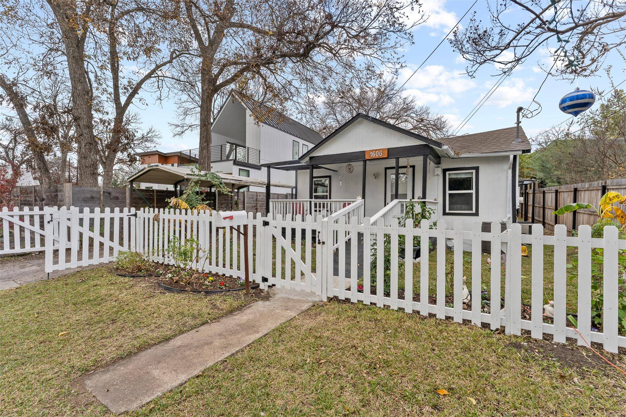 1606 S 2nd ST, Austin, TX 78704