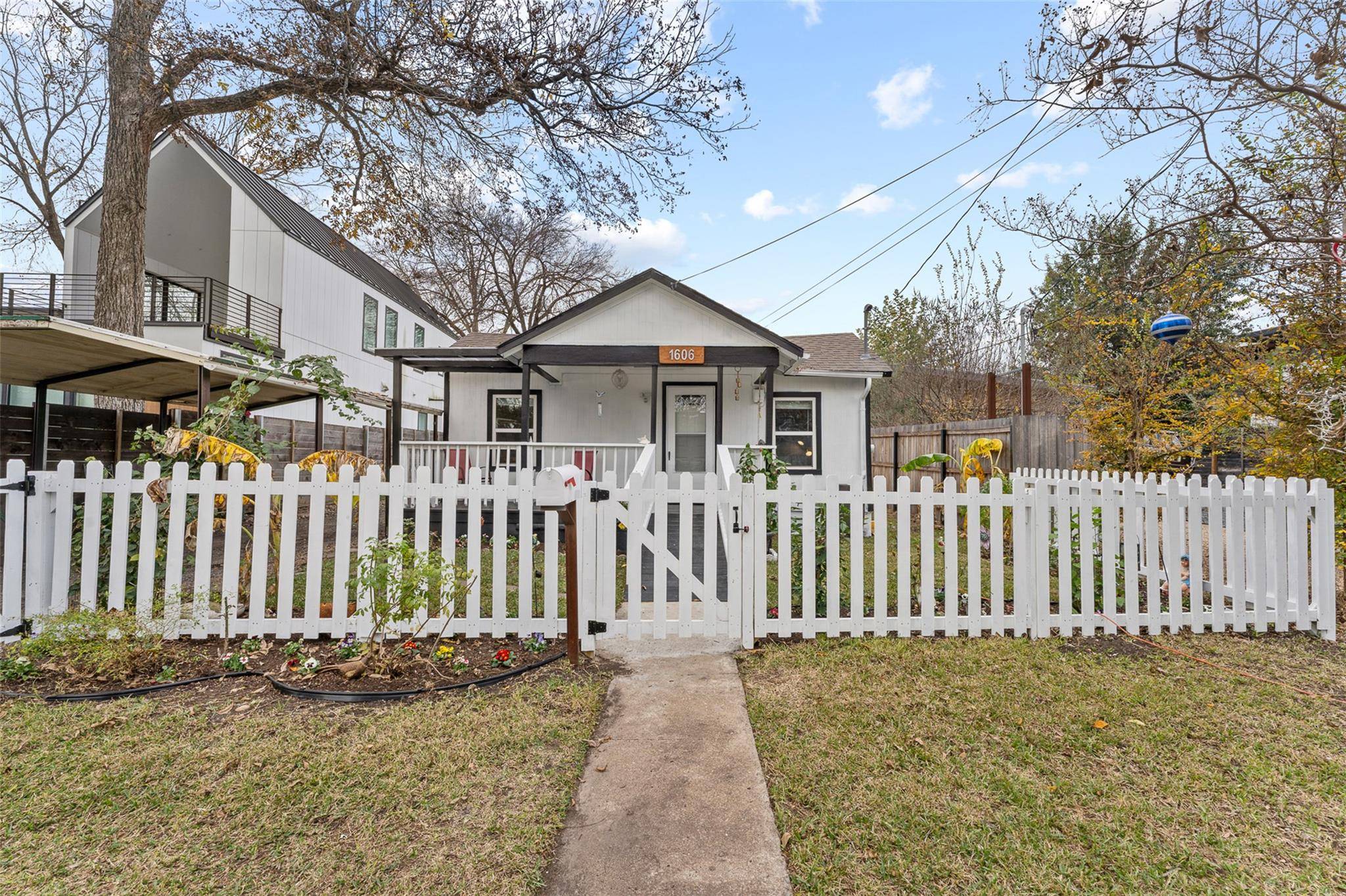 1606 S 2nd ST, Austin, TX 78704