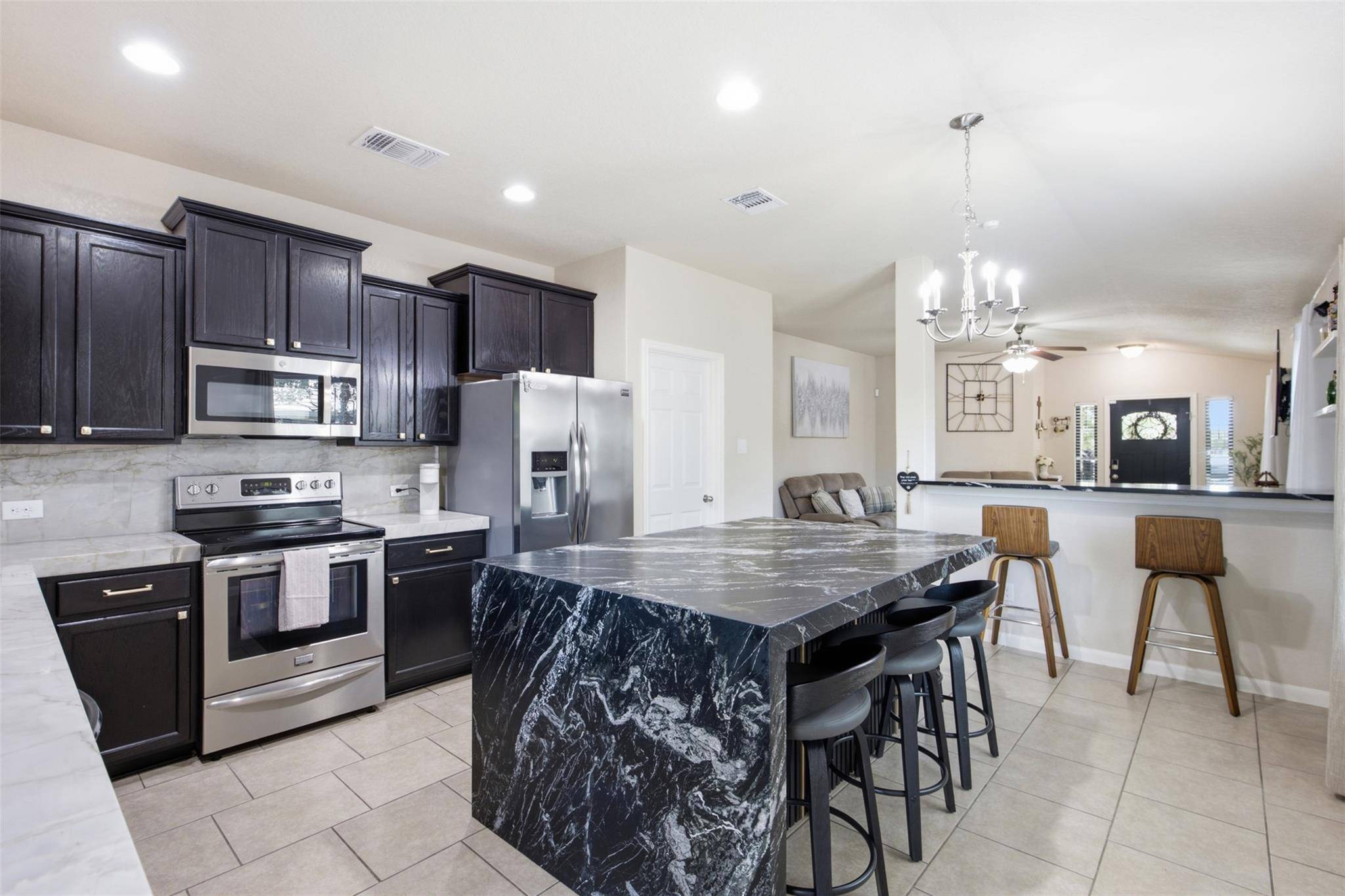 1617 Sunflower ST, Lockhart, TX 78644