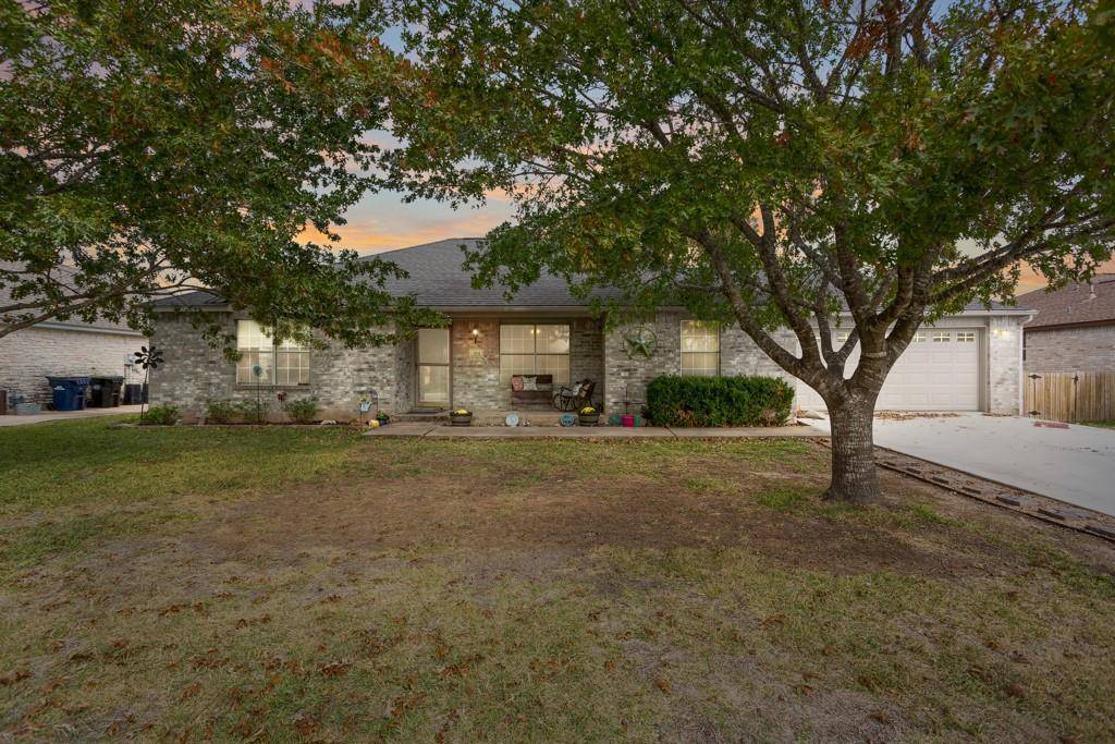 304 Creekside DR, Hutto, TX 78634