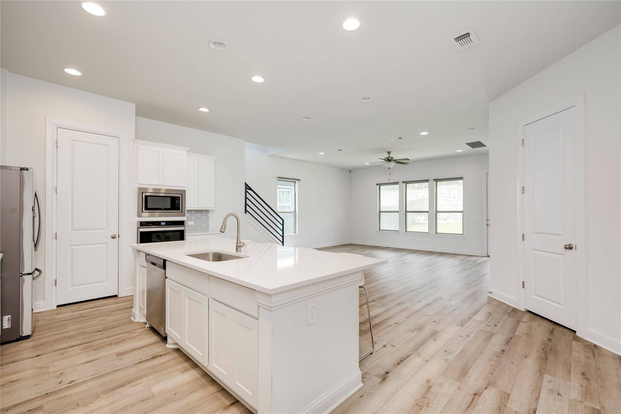 9813 Evening Canopy DR, Manor, TX 78653