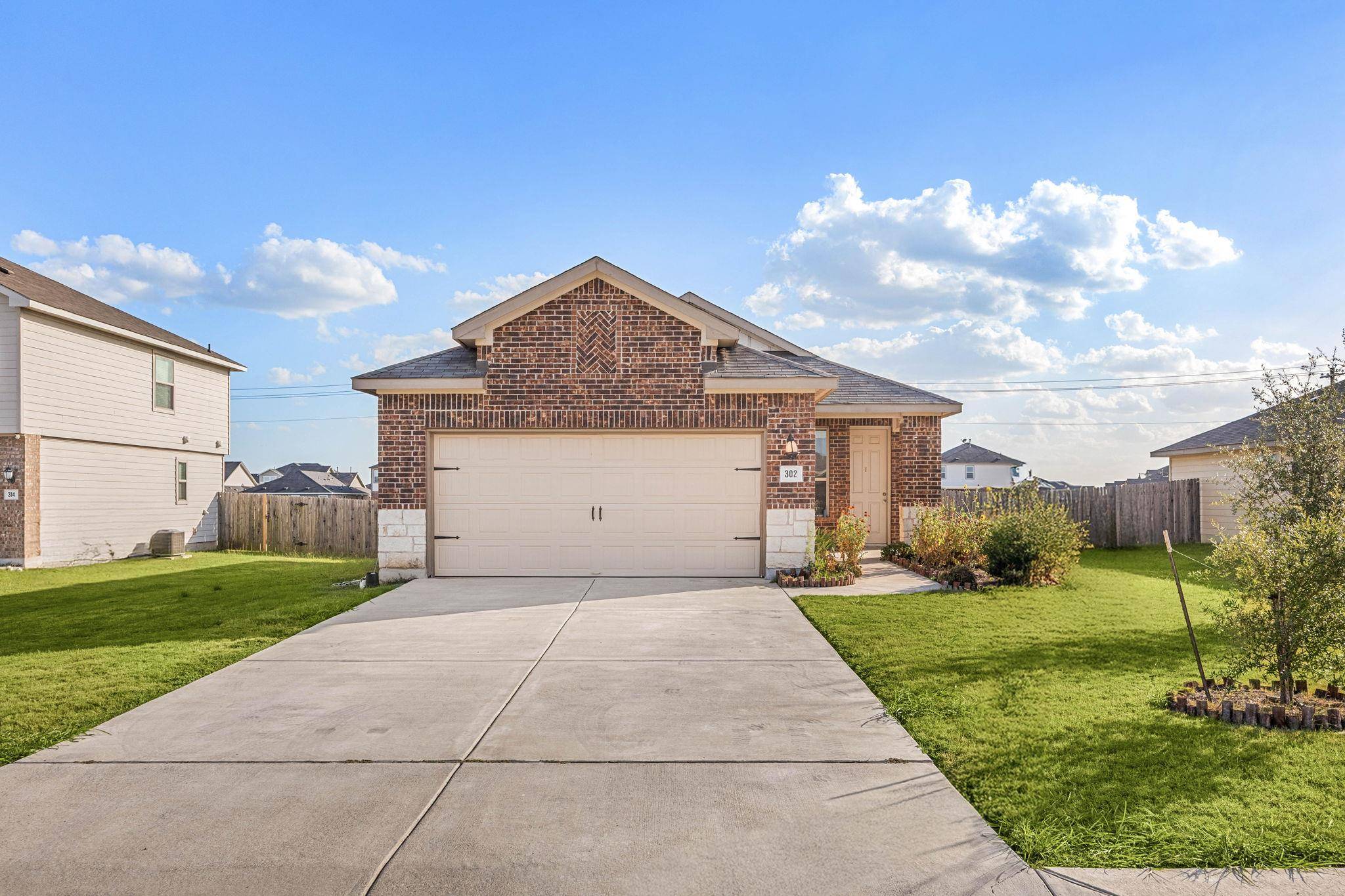 302 Sunshine LN, Kyle, TX 78640