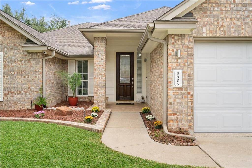 905 Hunters Creek DR, Cedar Park, TX 78613