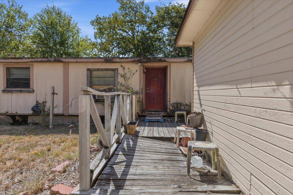 125 Live Oak DR, Cedar Creek, TX 78612