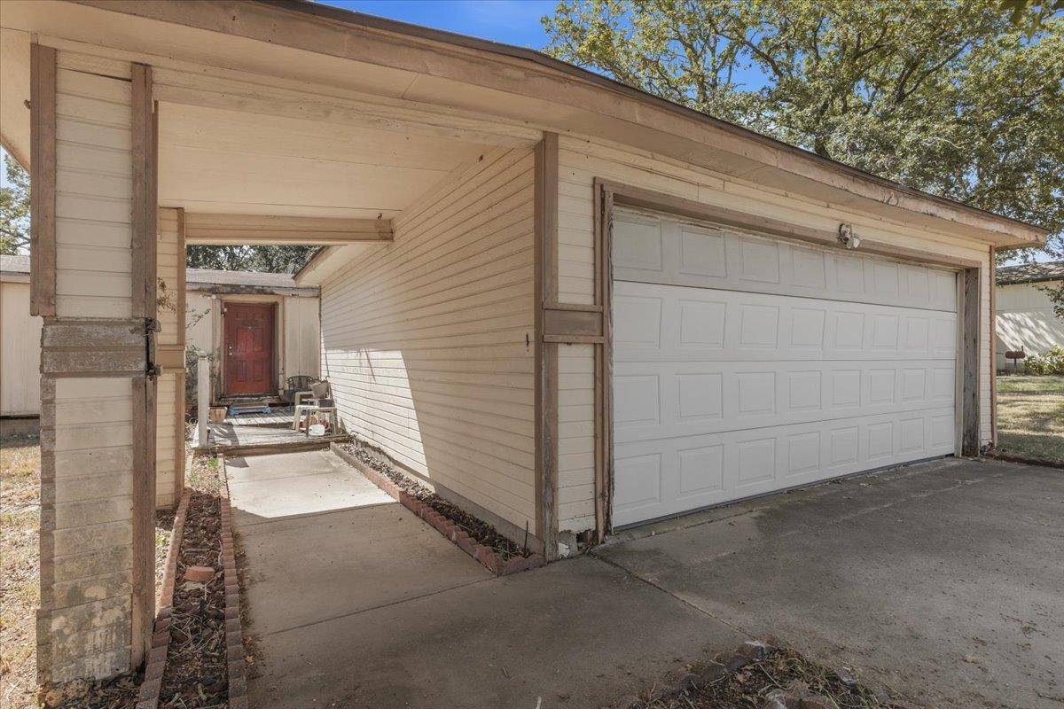 125 Live Oak DR, Cedar Creek, TX 78612