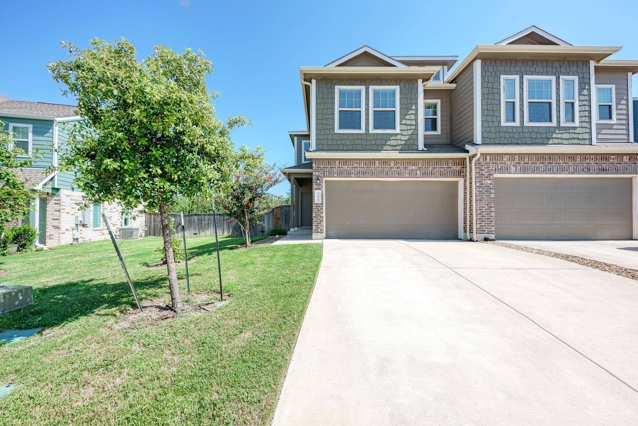 206 George Neggan LN, Bastrop, TX 78602