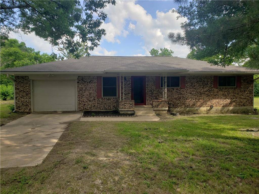 402 W Avenue H, Milano, TX 76556