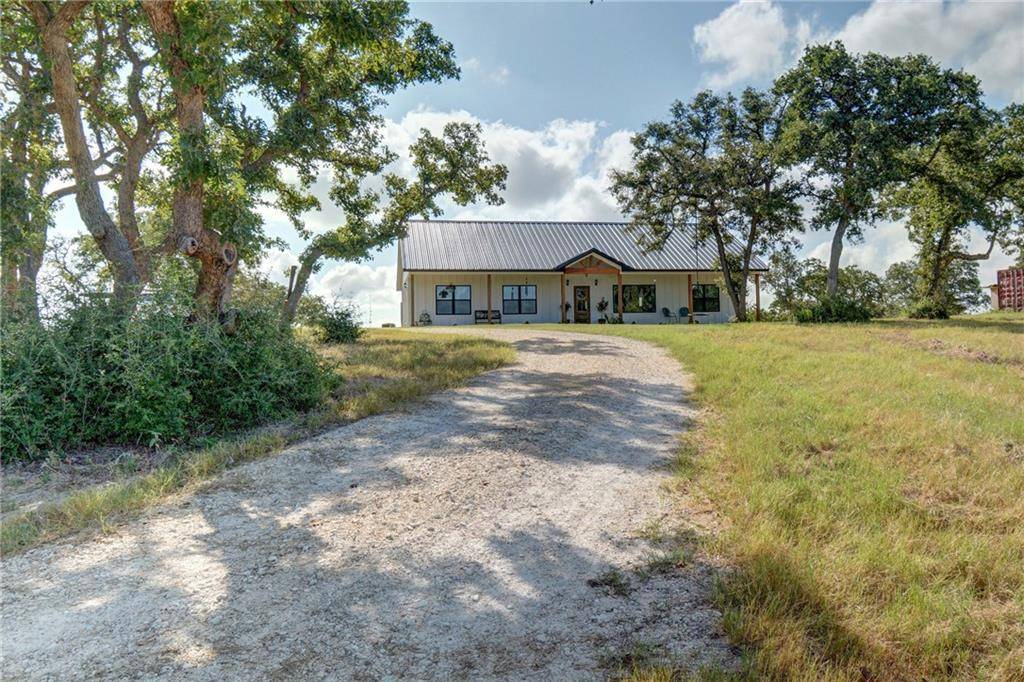 1153 Highland View RD, Lexington, TX 78947