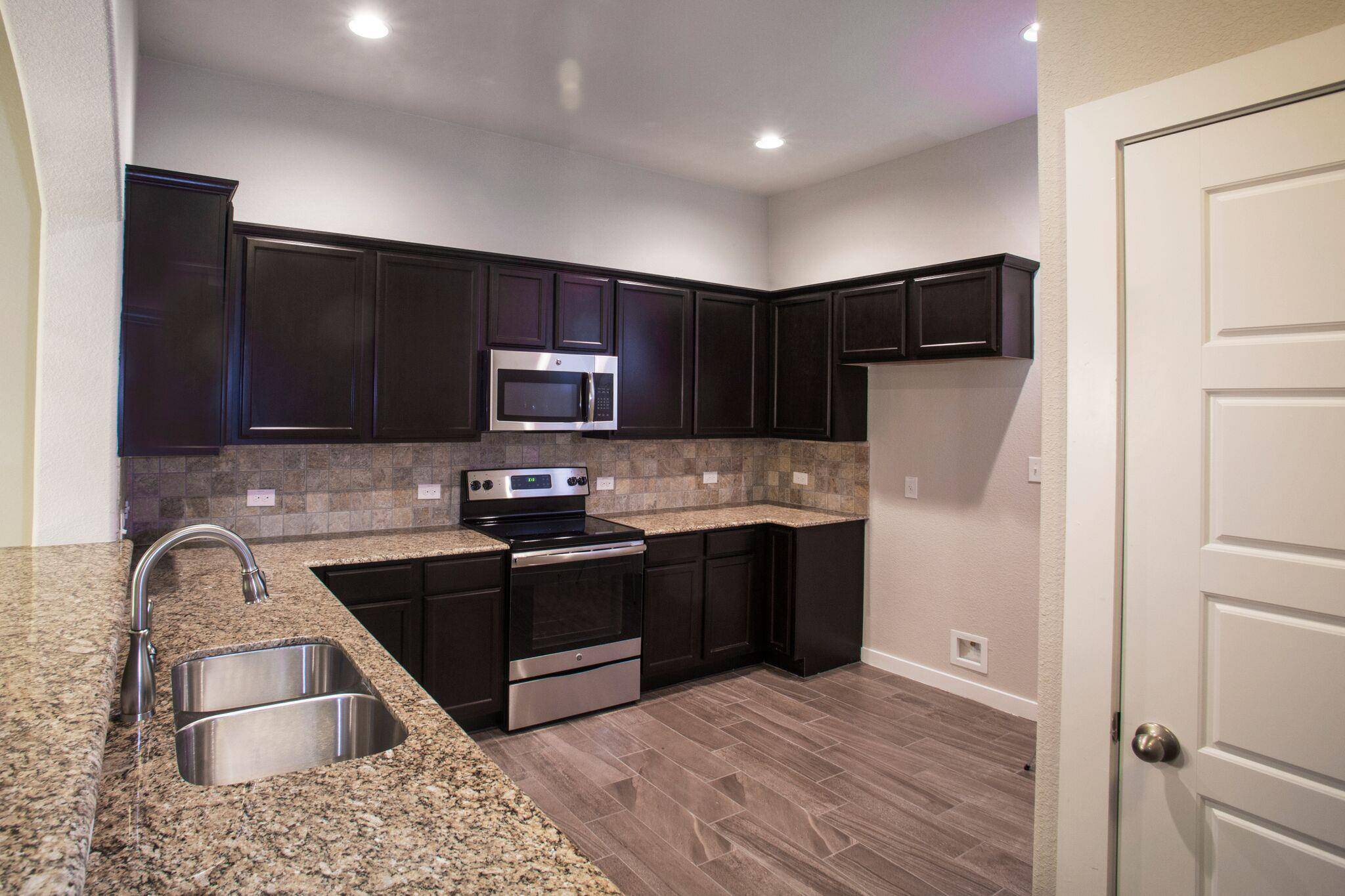 113 Lakeview CT, Kyle, TX 78640