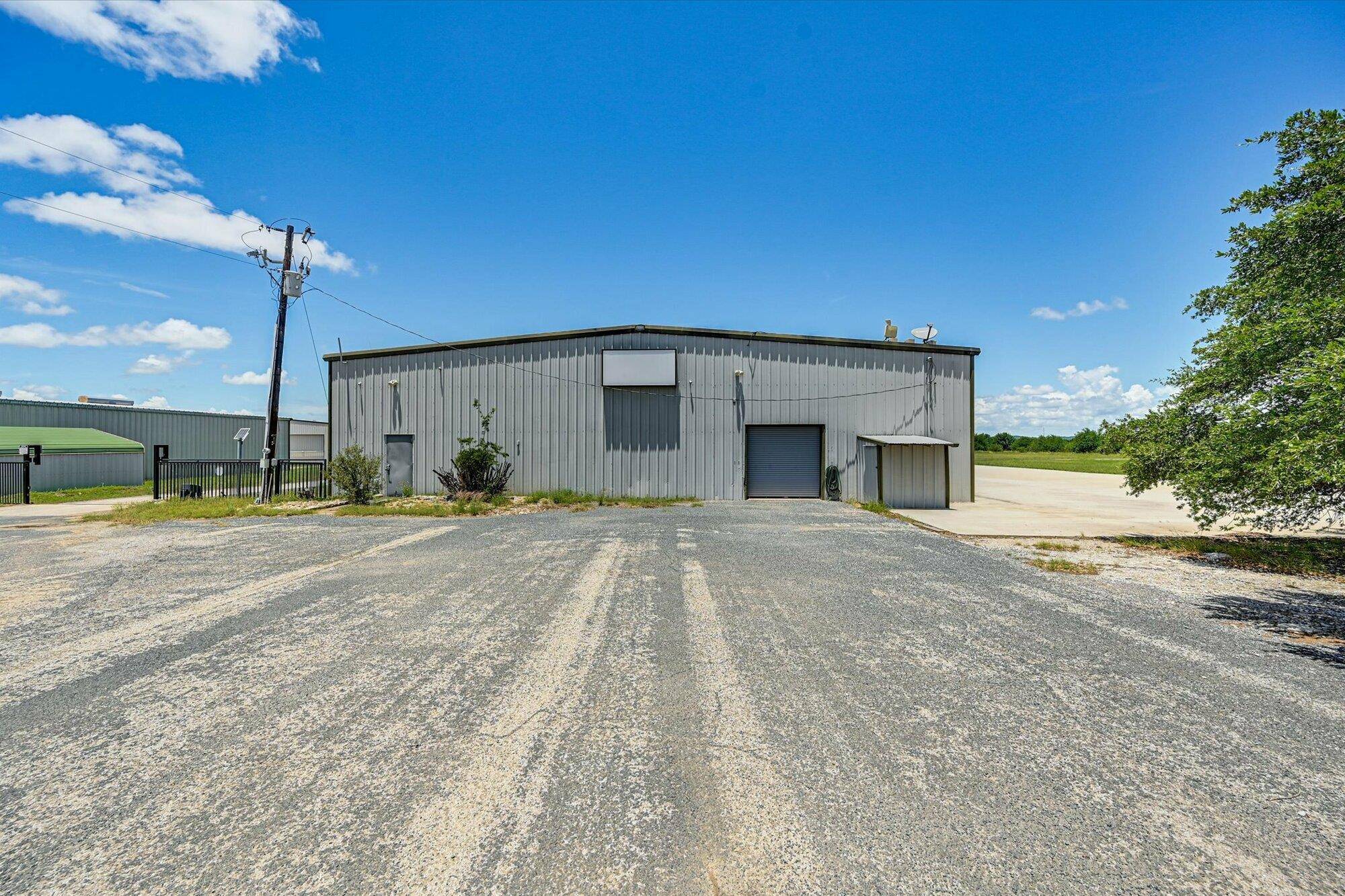 101 Piper LN, Spicewood, TX 78669
