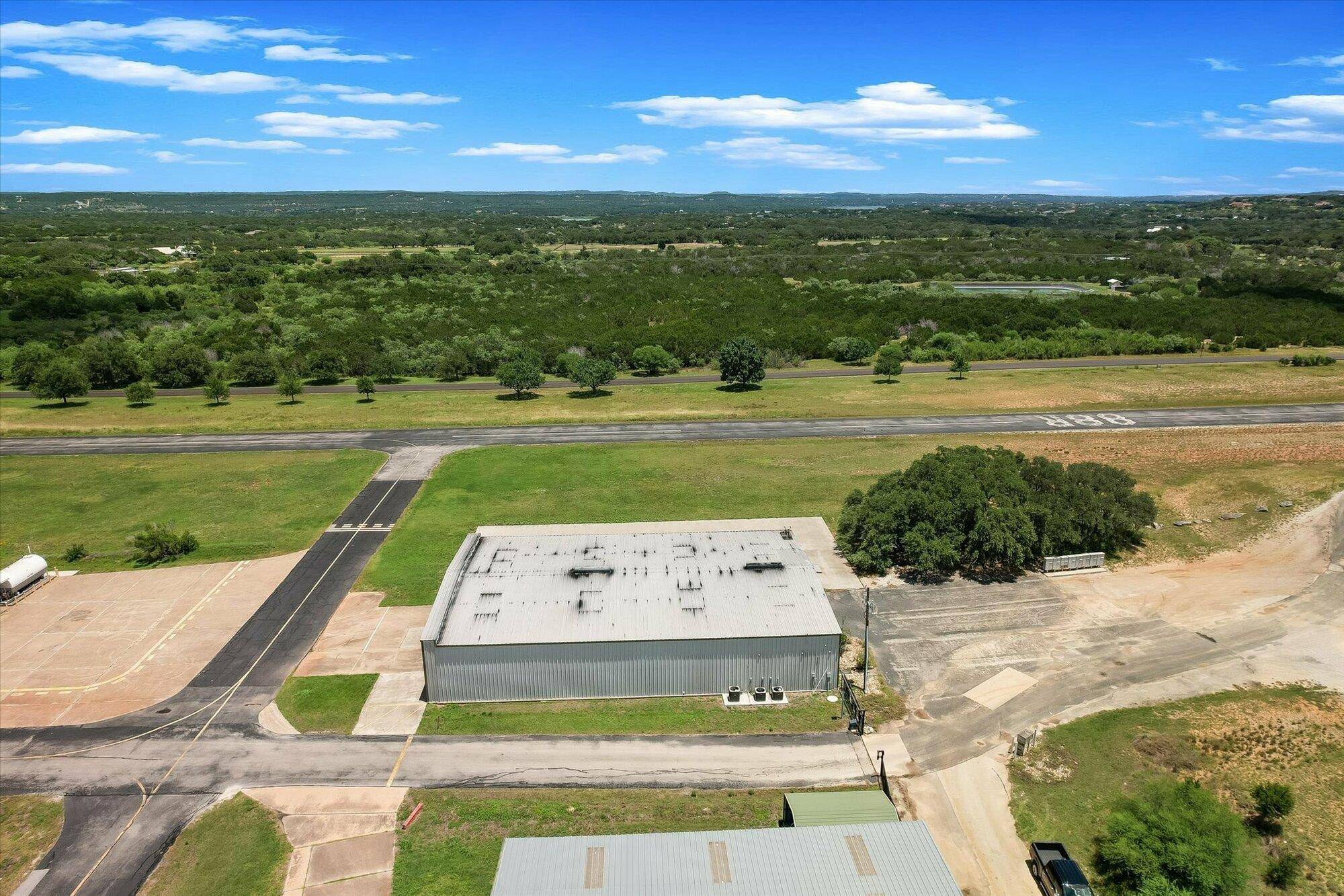 101 Piper LN, Spicewood, TX 78669