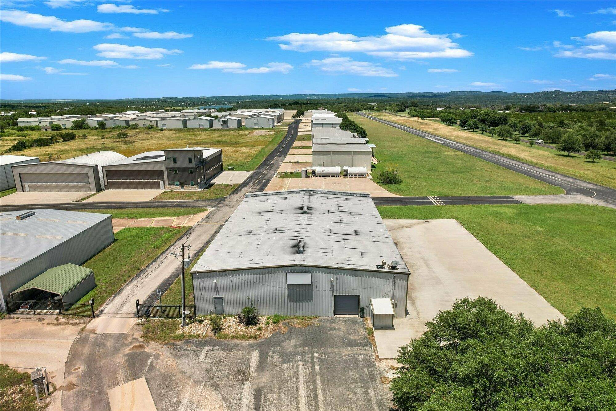 101 Piper LN, Spicewood, TX 78669