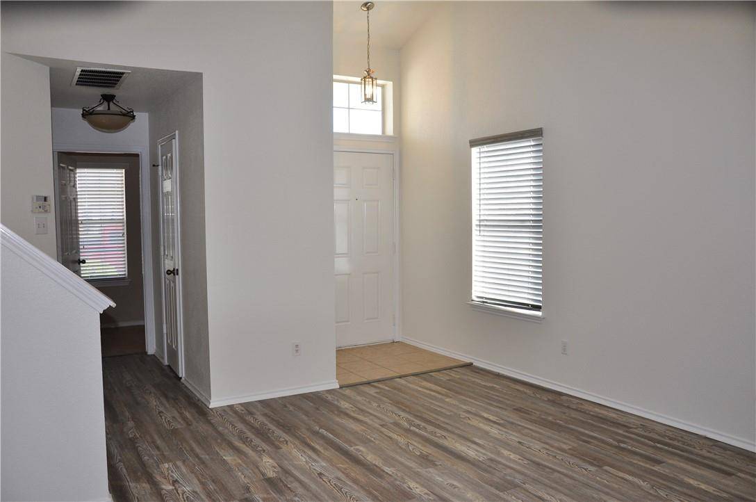 127 Anderson ST, Hutto, TX 78634