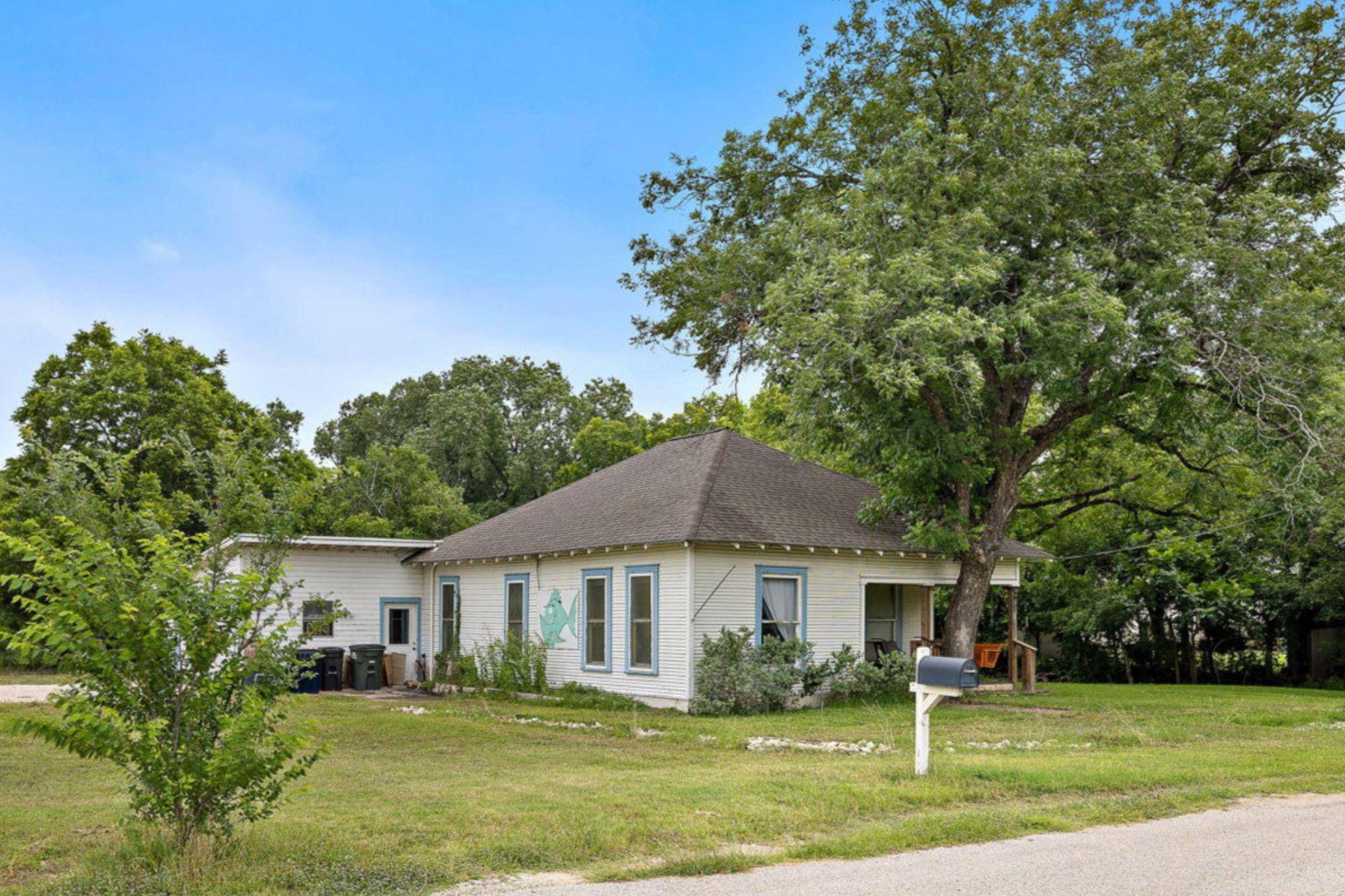 103 E Willis ST, Leander, TX 78641