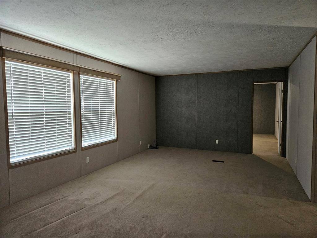 218 Waco ST, Mcdade, TX 78650