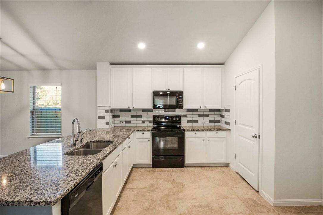 586 Evening Star DR, Kyle, TX 78640