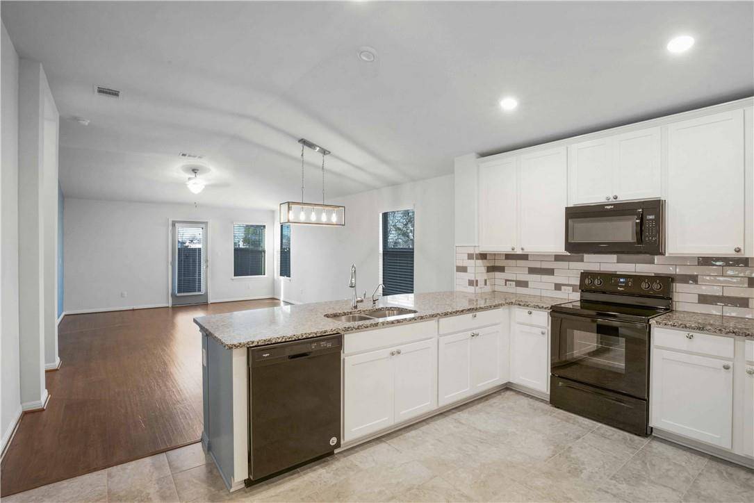586 Evening Star DR, Kyle, TX 78640