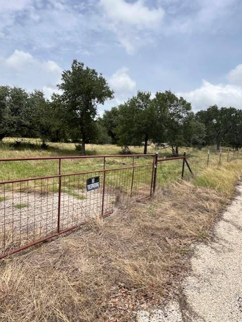 2 Pecan 2 RD, Florence, TX 76527
