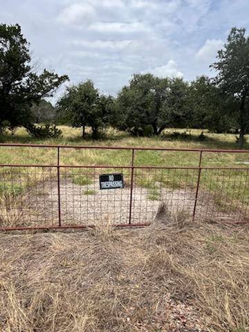 2 Pecan 2 RD, Florence, TX 76527
