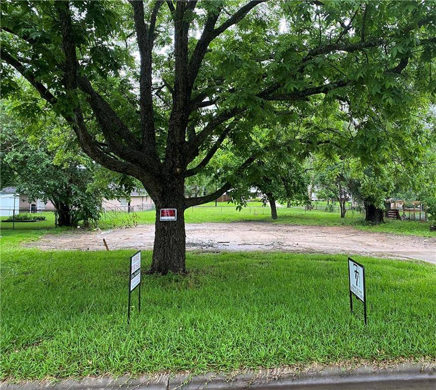 1201 LJ ST, Brenham, TX 77833