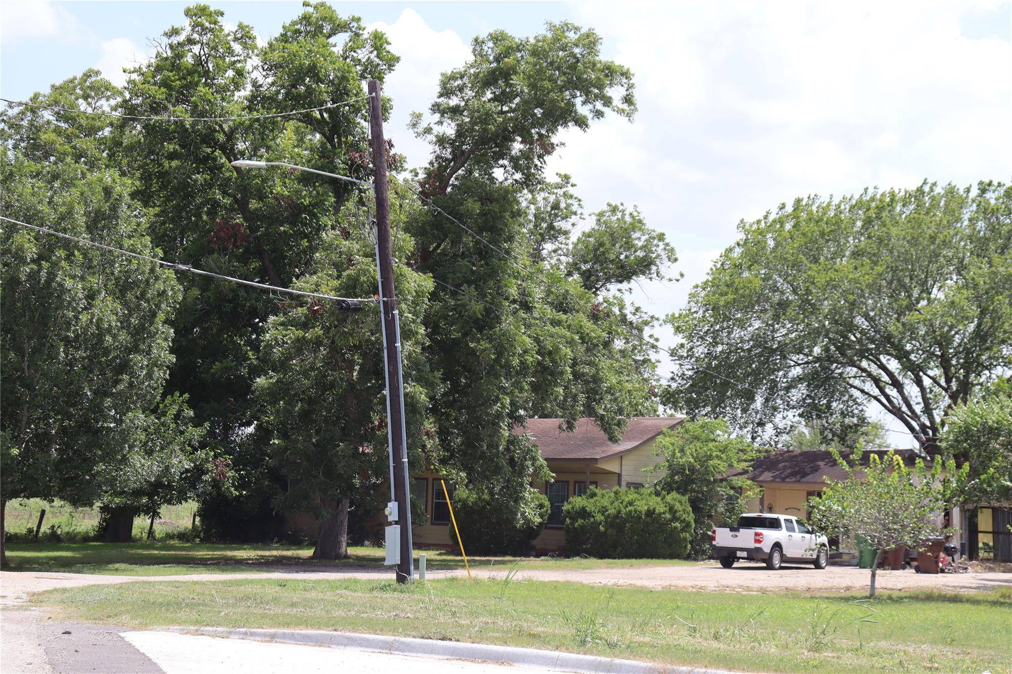 2001 Clearfork ST, Lockhart, TX 78644