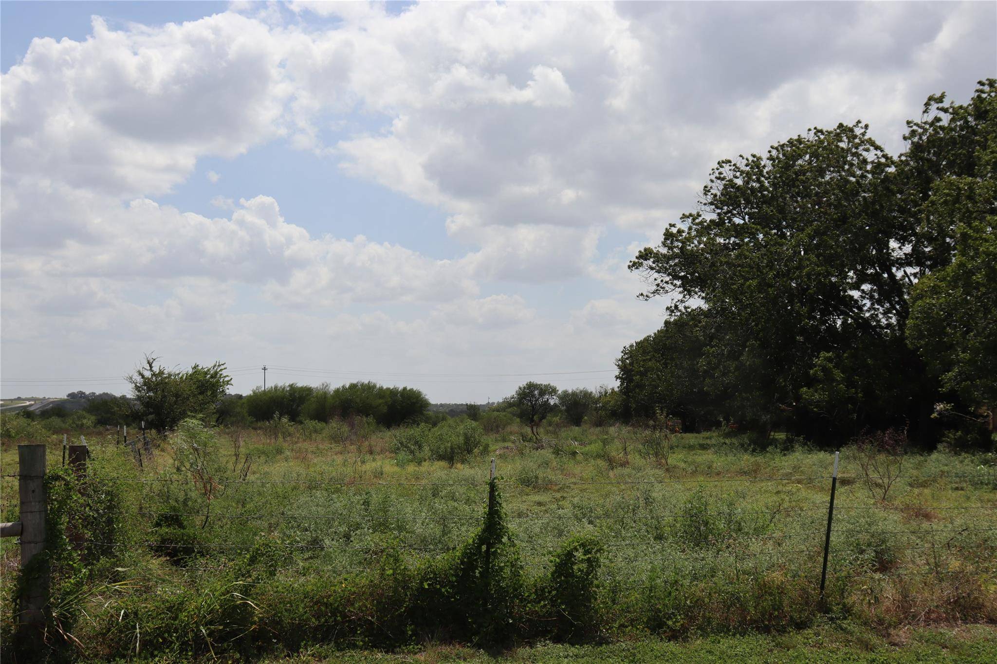 2001 Clearfork ST, Lockhart, TX 78644