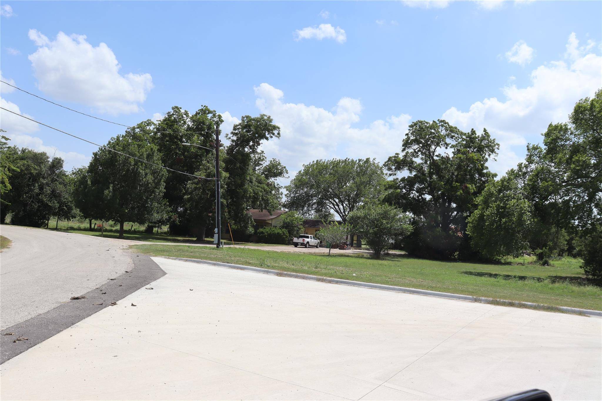 2001 Clearfork ST, Lockhart, TX 78644