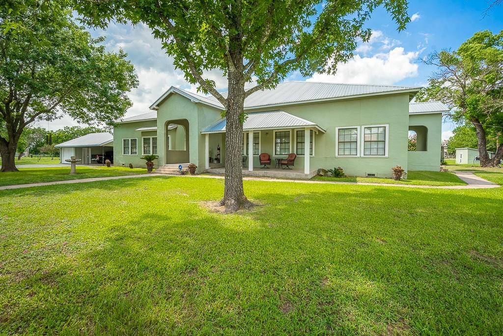 9007 Fm 153 RD, Winchester, TX 78945