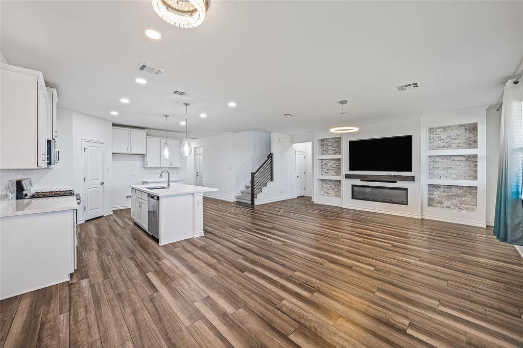 315 Doodle LN, Hutto, TX 78634