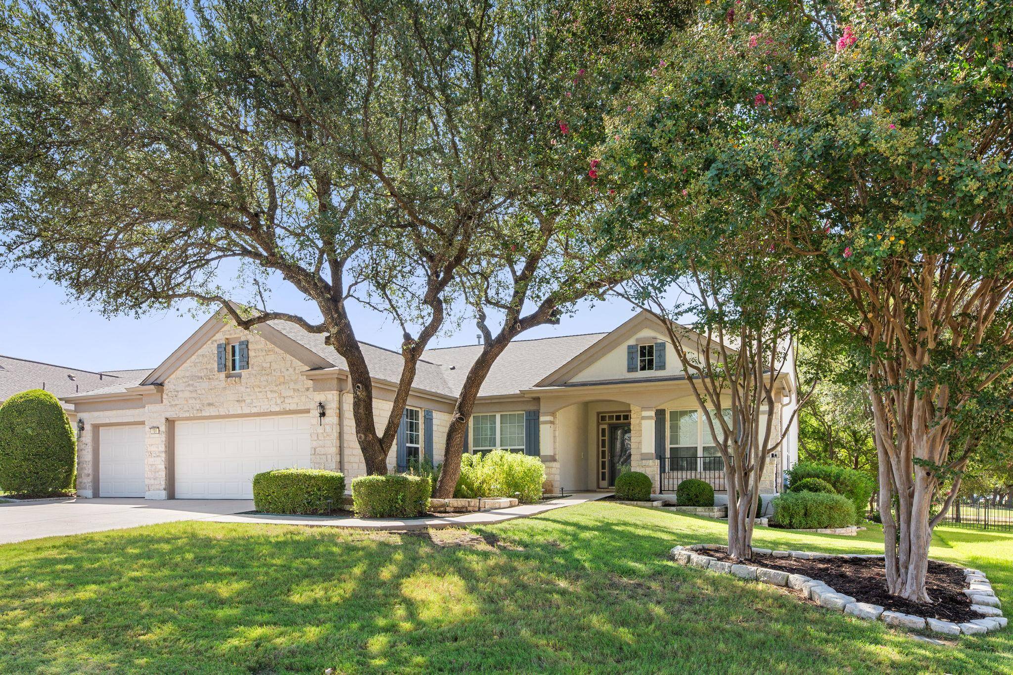 808 Armstrong DR, Georgetown, TX 78633