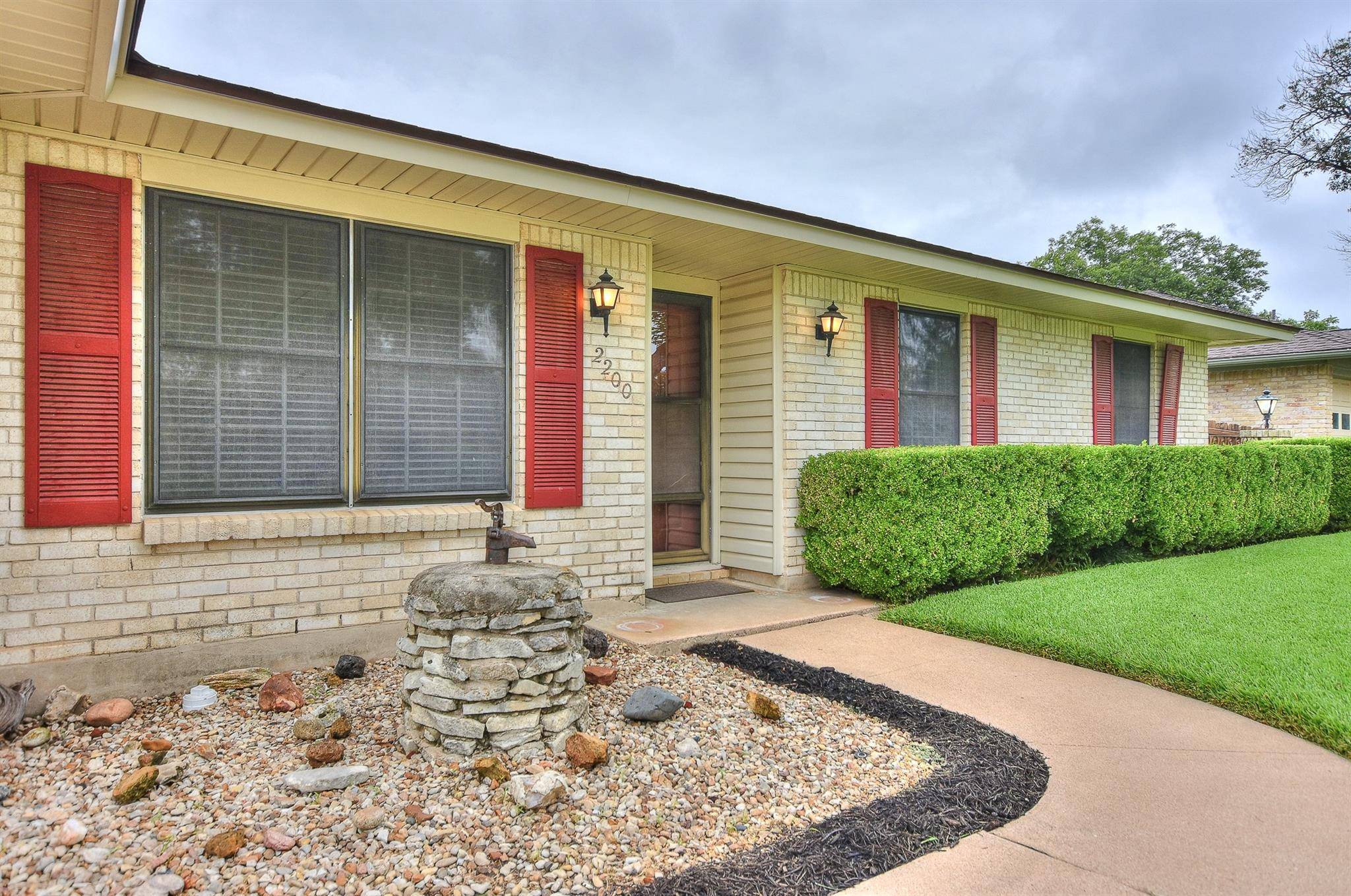 2200 Kenbridge DR, Austin, TX 78757