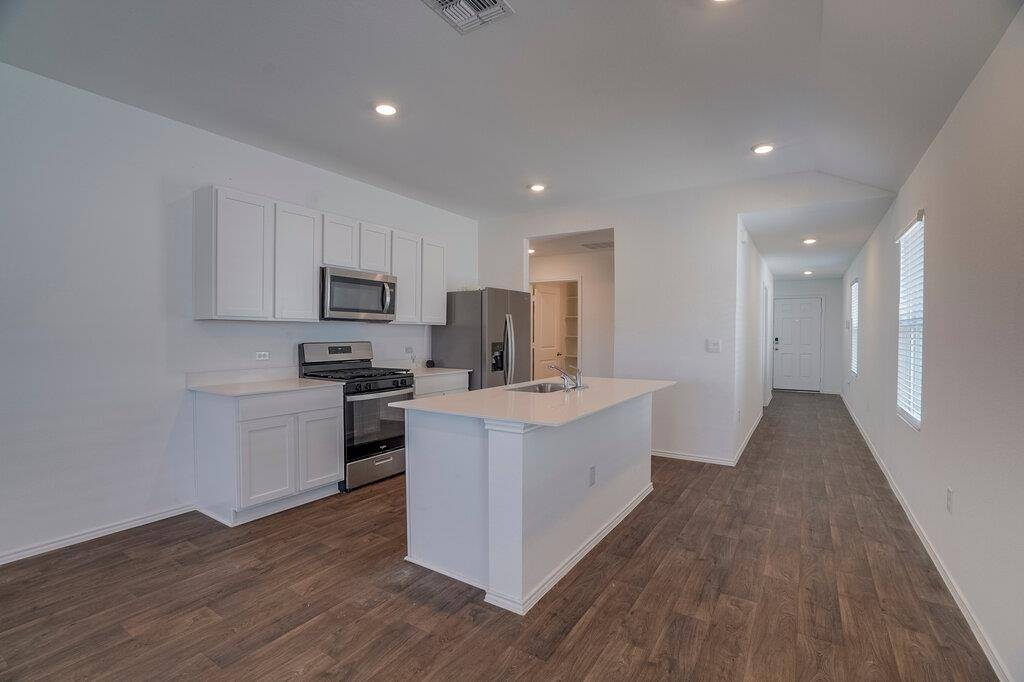 12317 Silversmith LN, Mustang Ridge, TX 78610