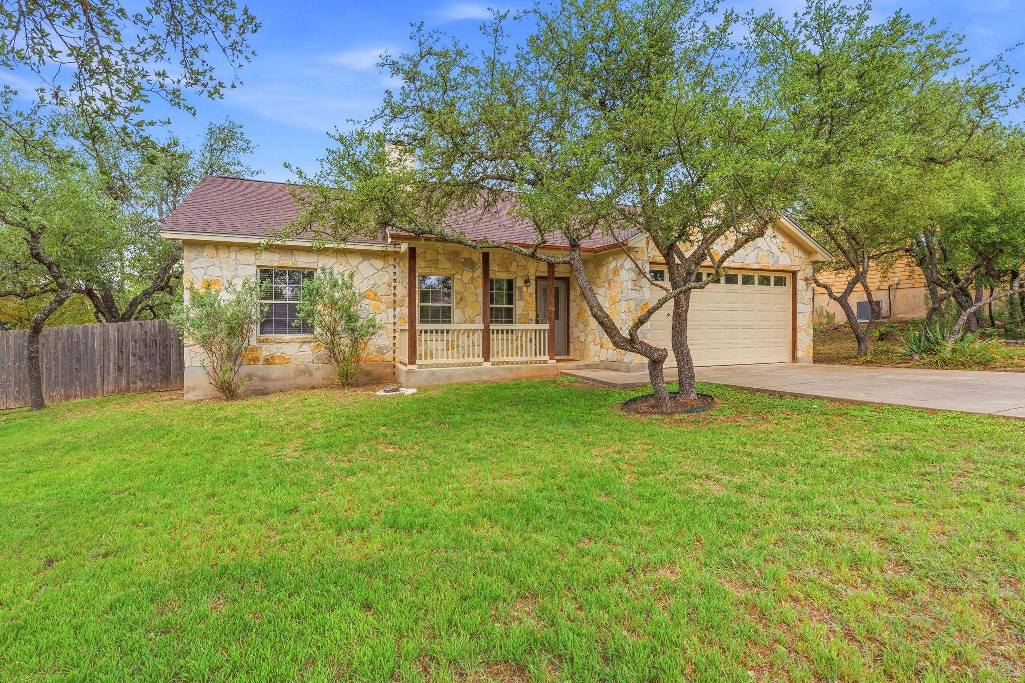 10215 Twin Lake LOOP, Dripping Springs, TX 78620