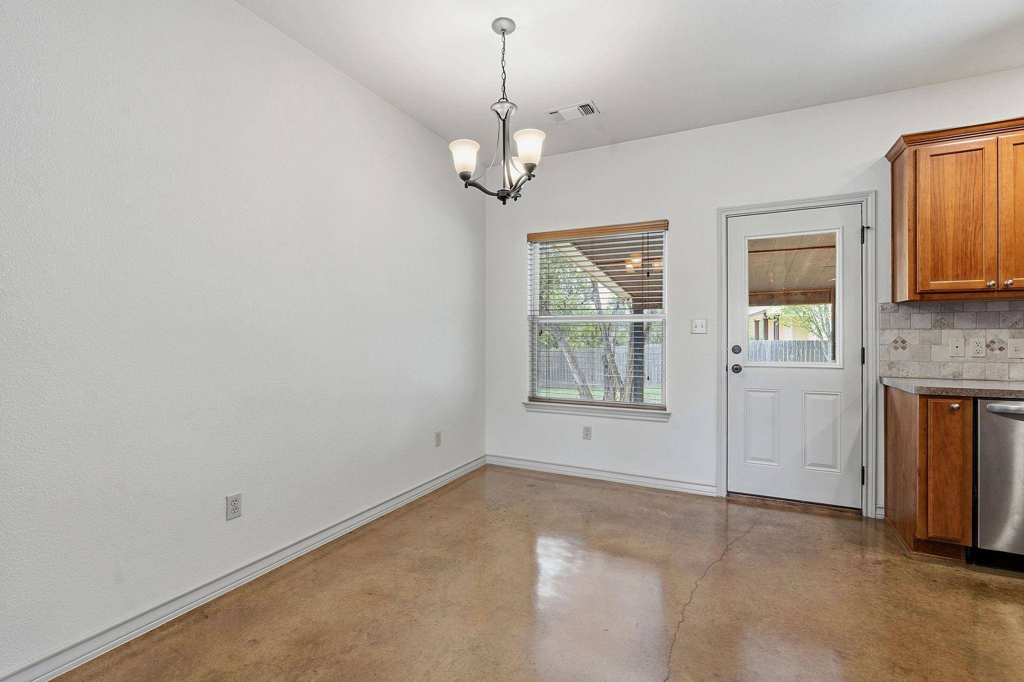 10215 Twin Lake LOOP, Dripping Springs, TX 78620