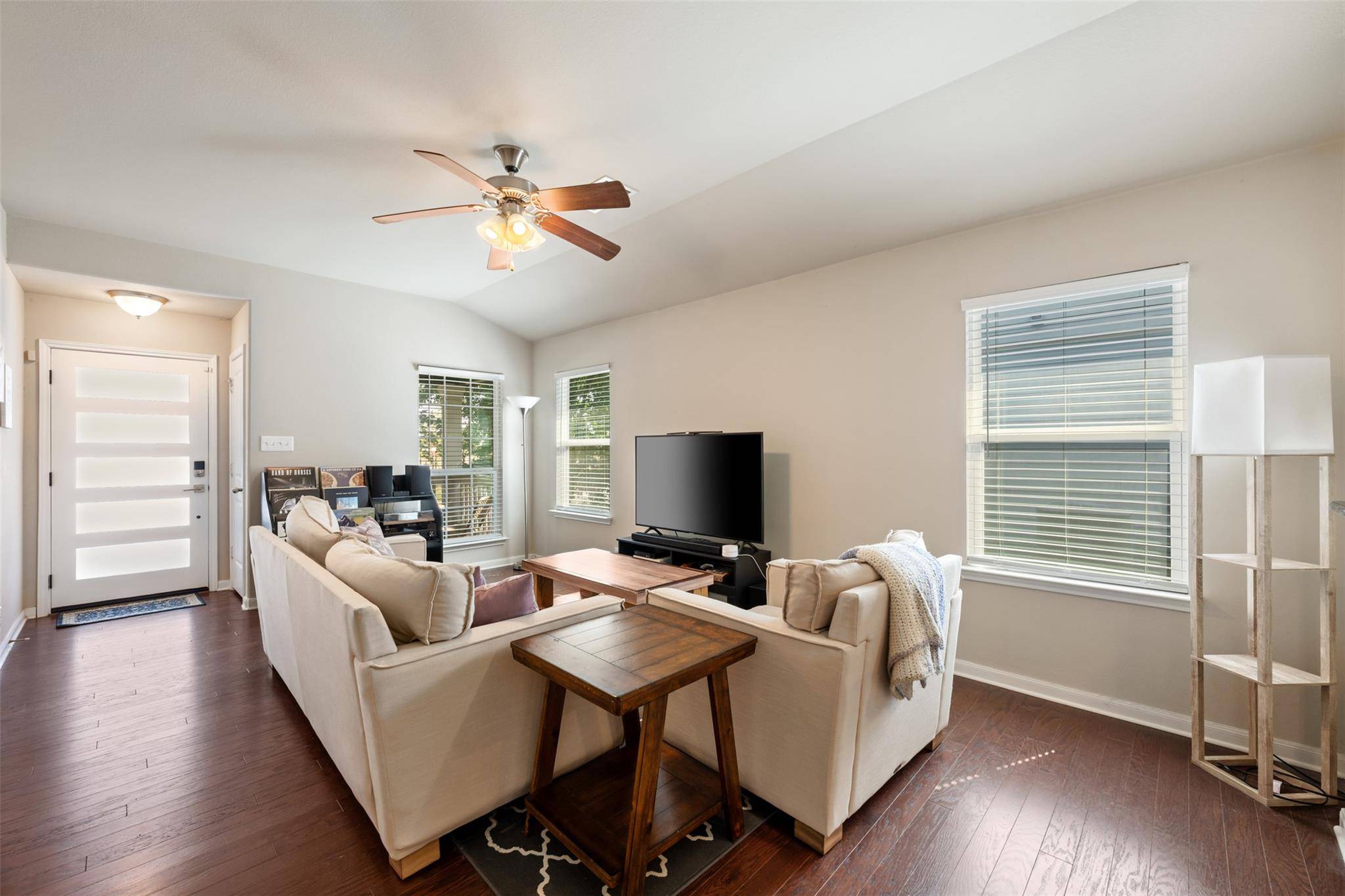 924 Lost Pines LN, Cedar Park, TX 78613