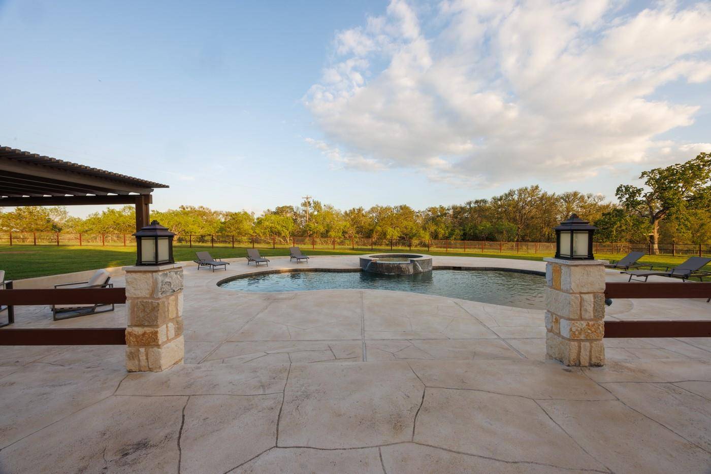 191 N Cedar Creek DR, Cedar Creek, TX 78612