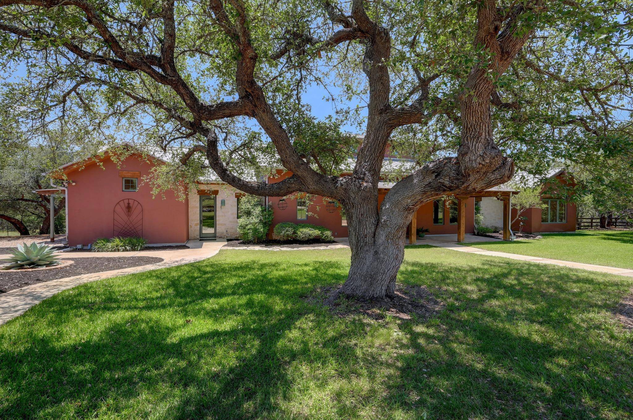 15425 Fitzhugh RD, Dripping Springs, TX 78620
