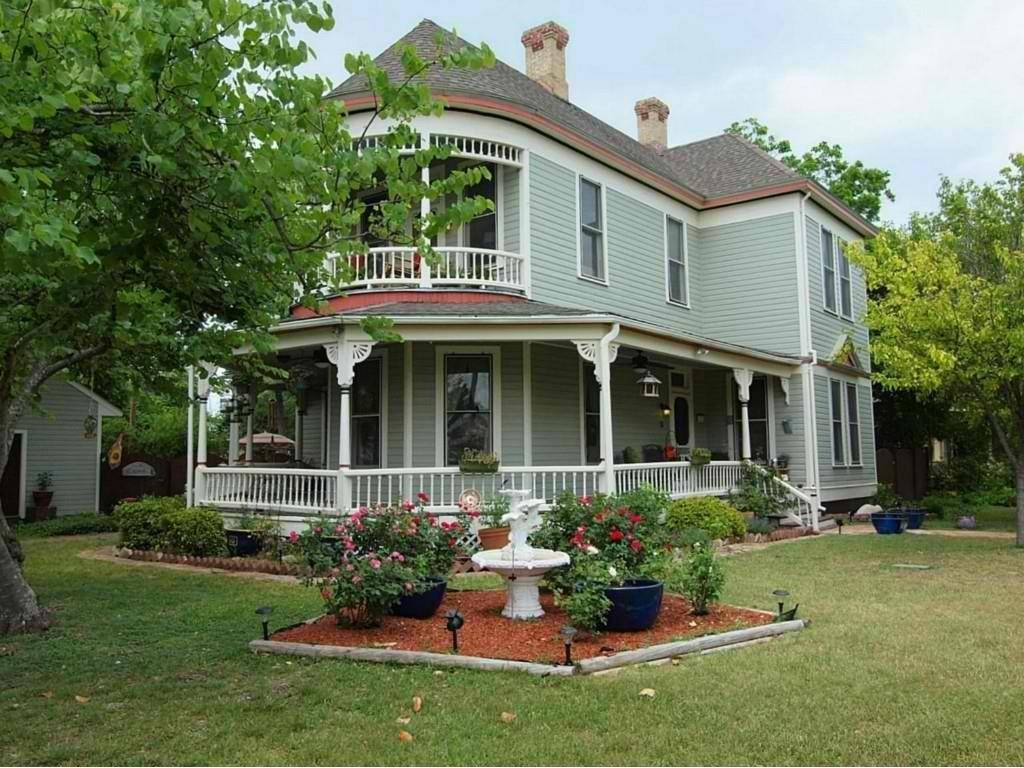 605 Washburn ST, Taylor, TX 76574