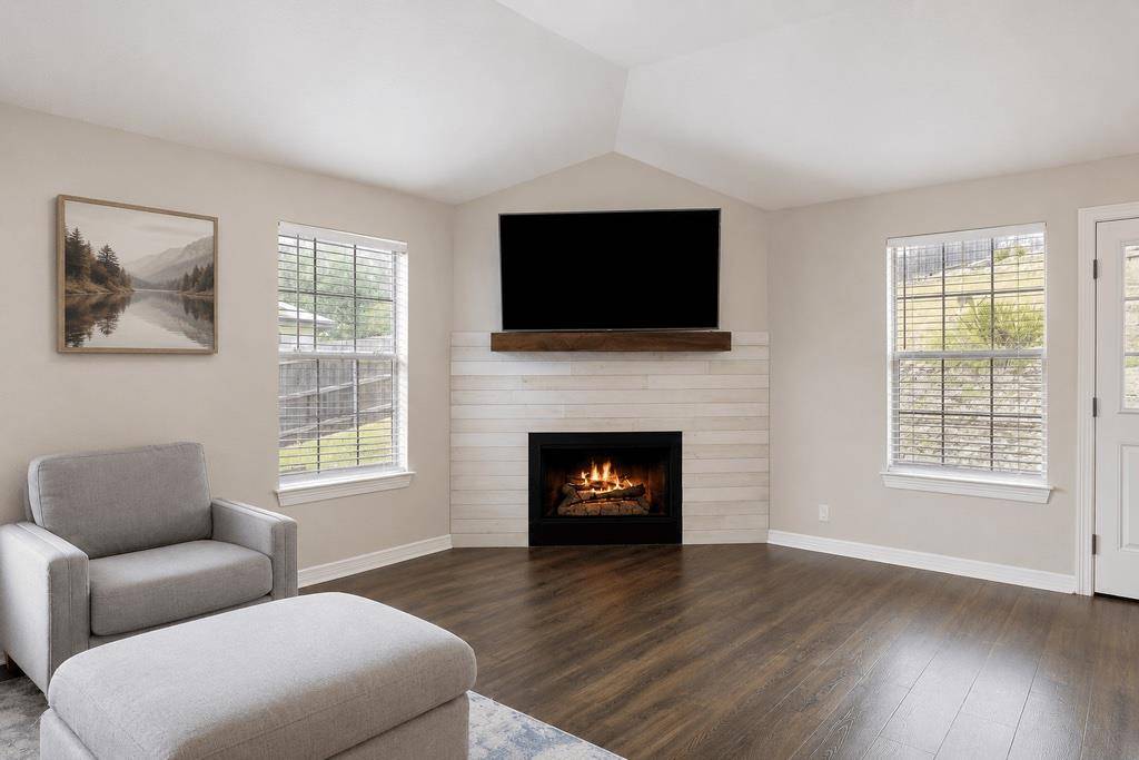 714 Newport DR, Spicewood, TX 78669