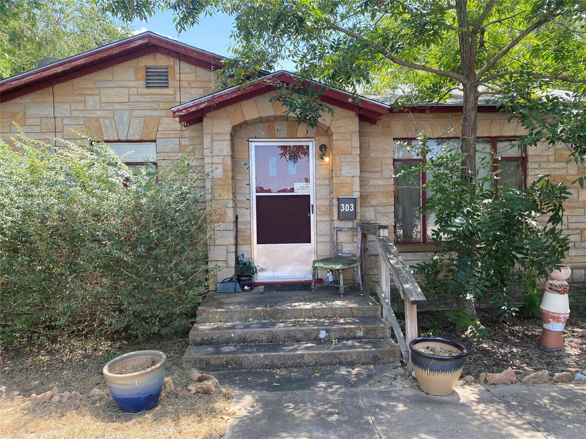 303 Lamon ST, Burnet, TX 78611