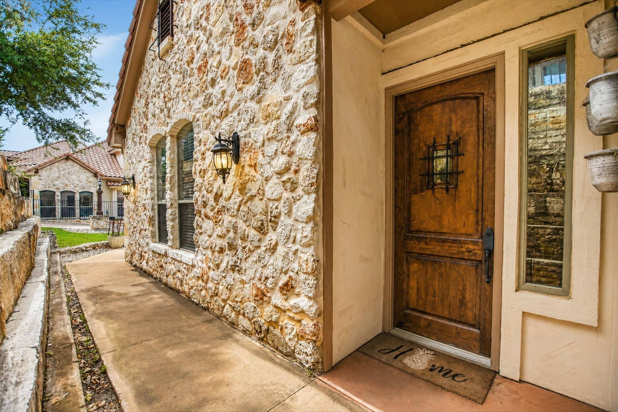 207 Enclave CIR, Horseshoe Bay, TX 78657