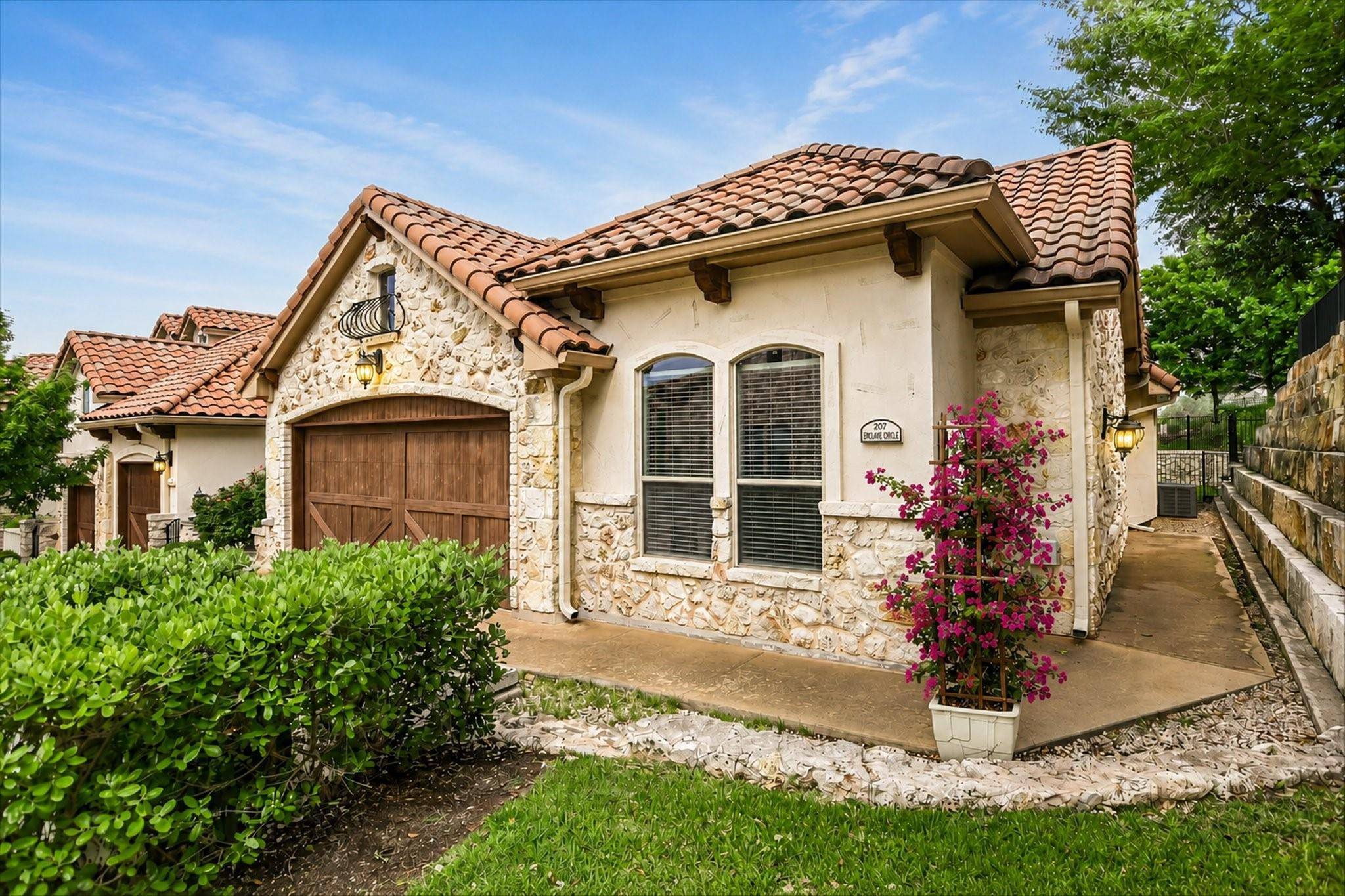 207 Enclave CIR, Horseshoe Bay, TX 78657