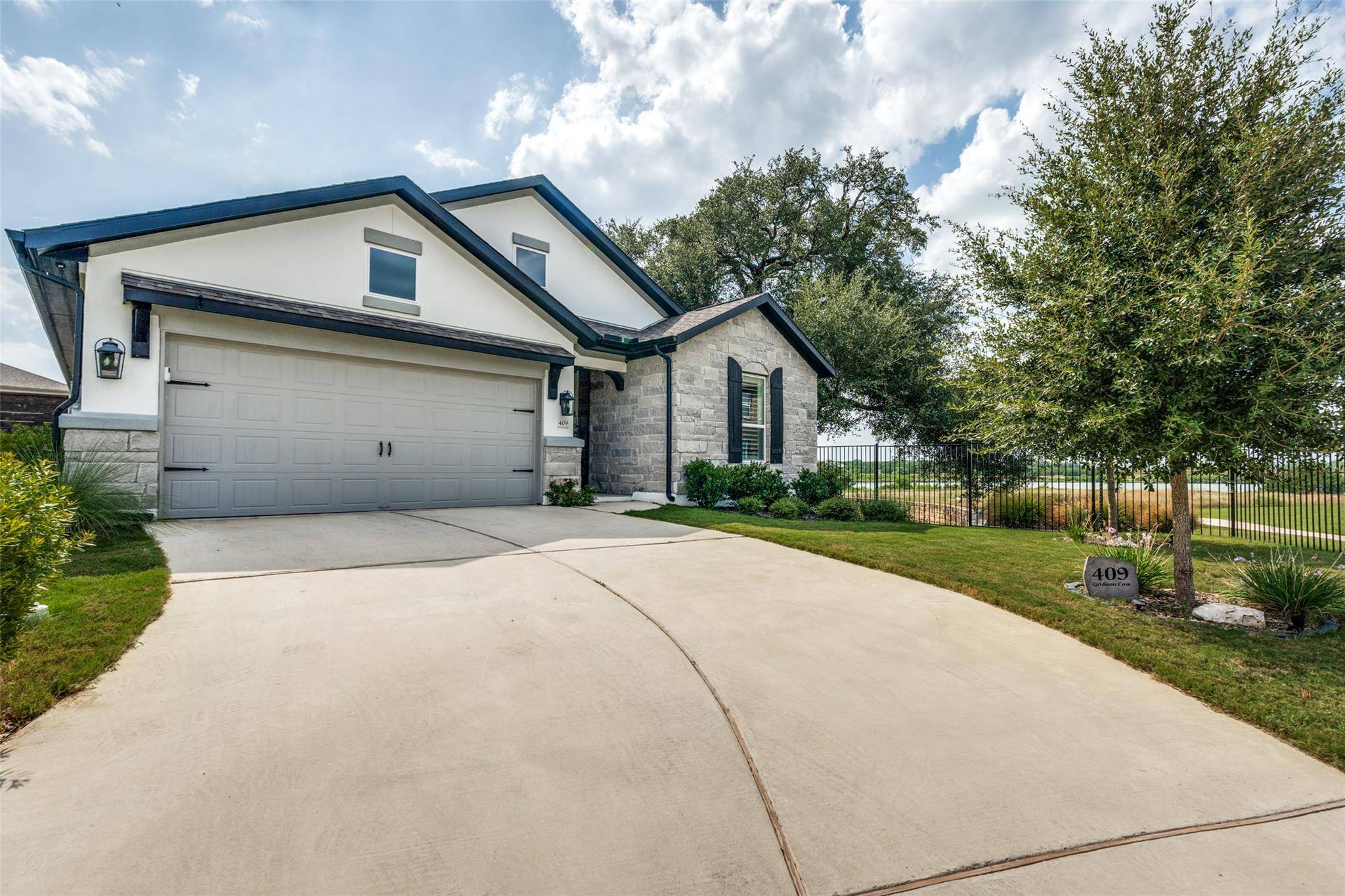 409 Gridiron CV, Leander, TX 78641