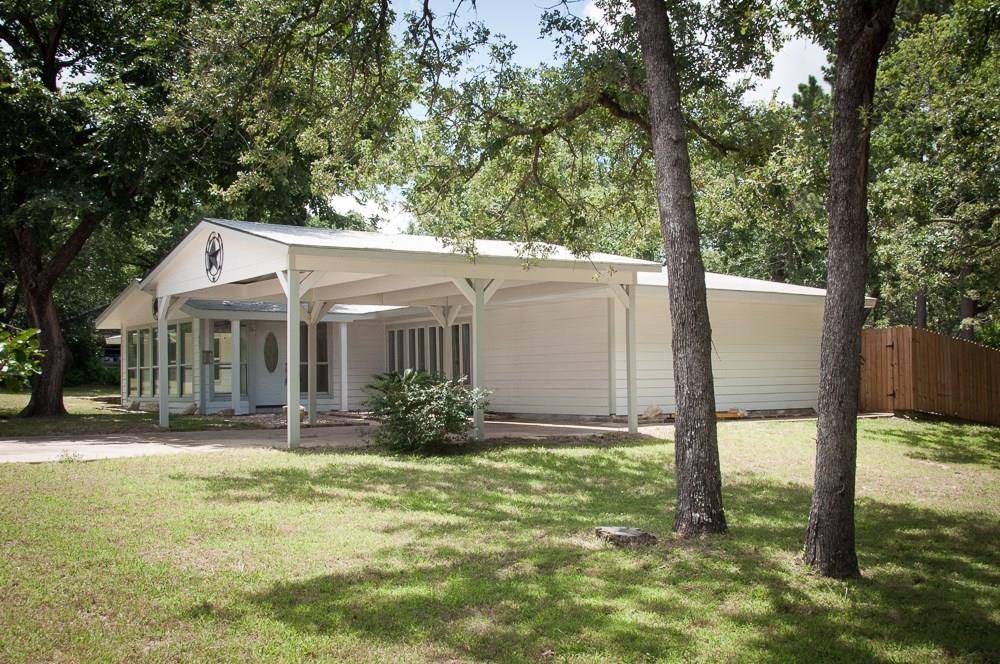 605 Calhoun DR, Rockdale, TX 76567