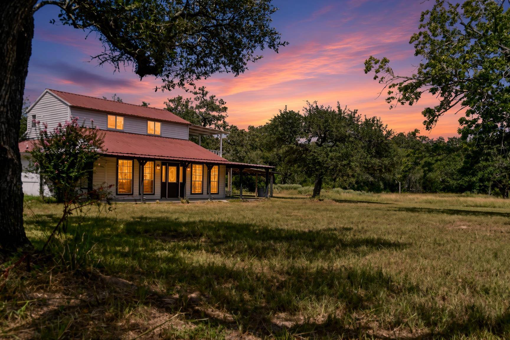 1097 White Loop RD, Columbus, TX 78934