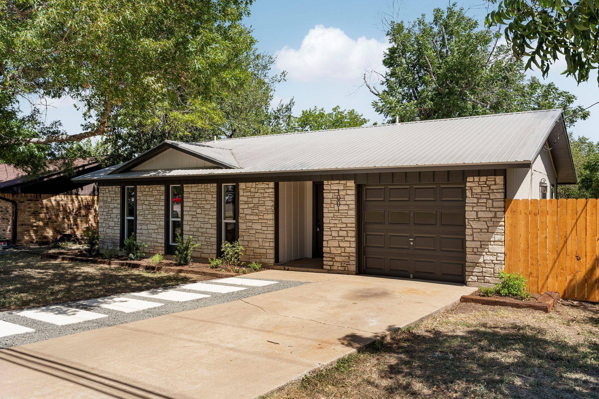 1001 W 17th ST, Georgetown, TX 78626