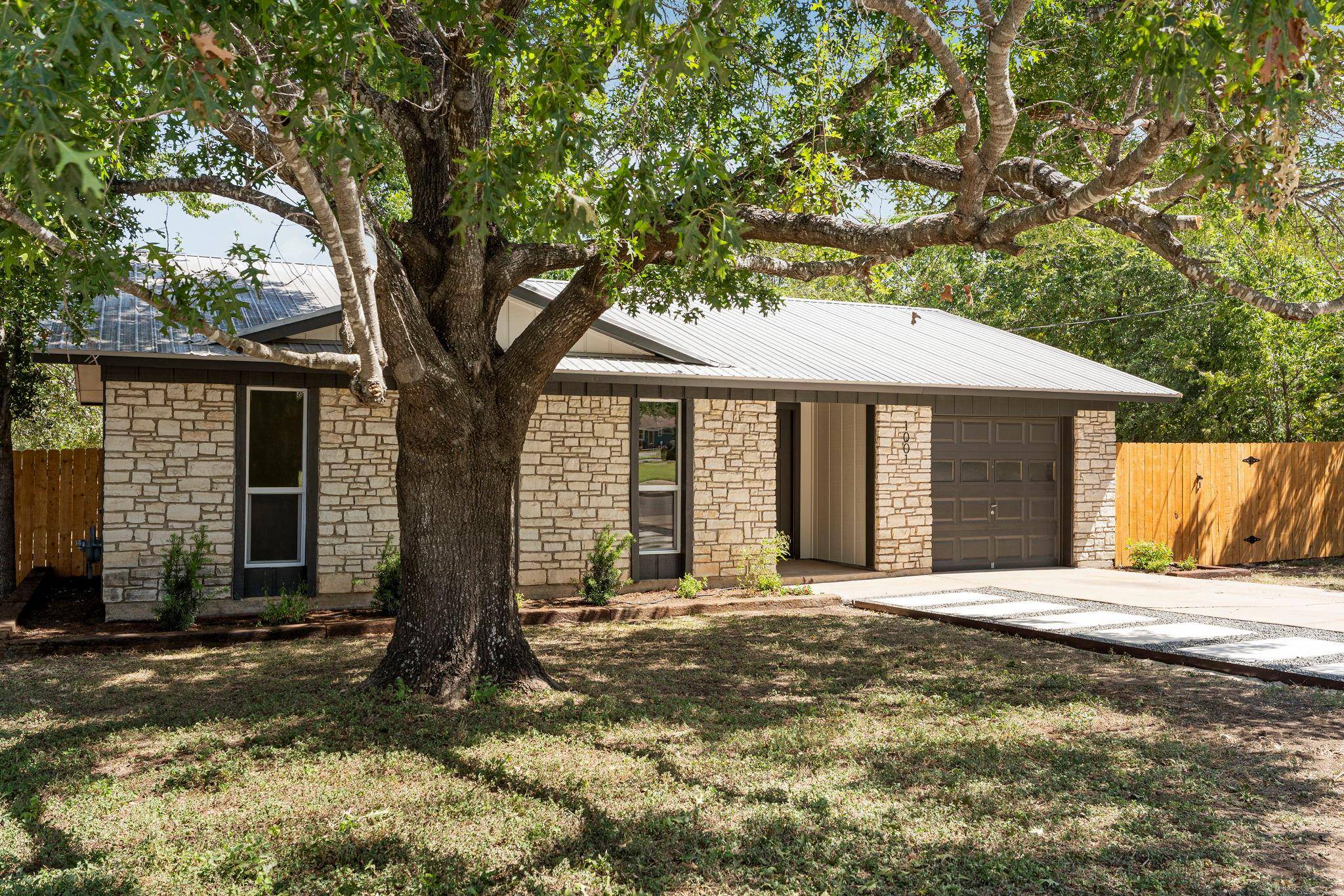 1001 W 17th ST, Georgetown, TX 78626