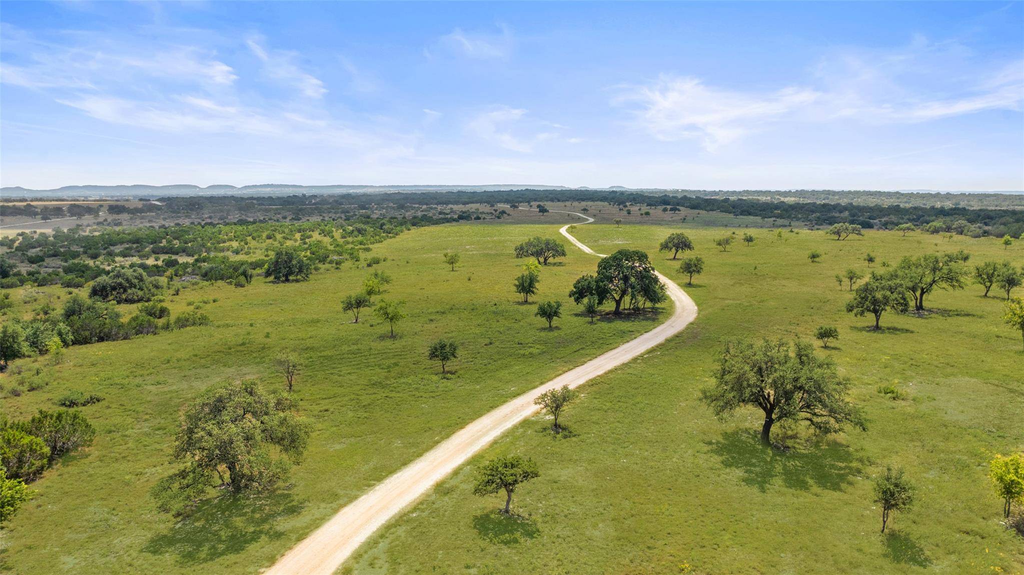 960 Gipson RD, Johnson City, TX 78636